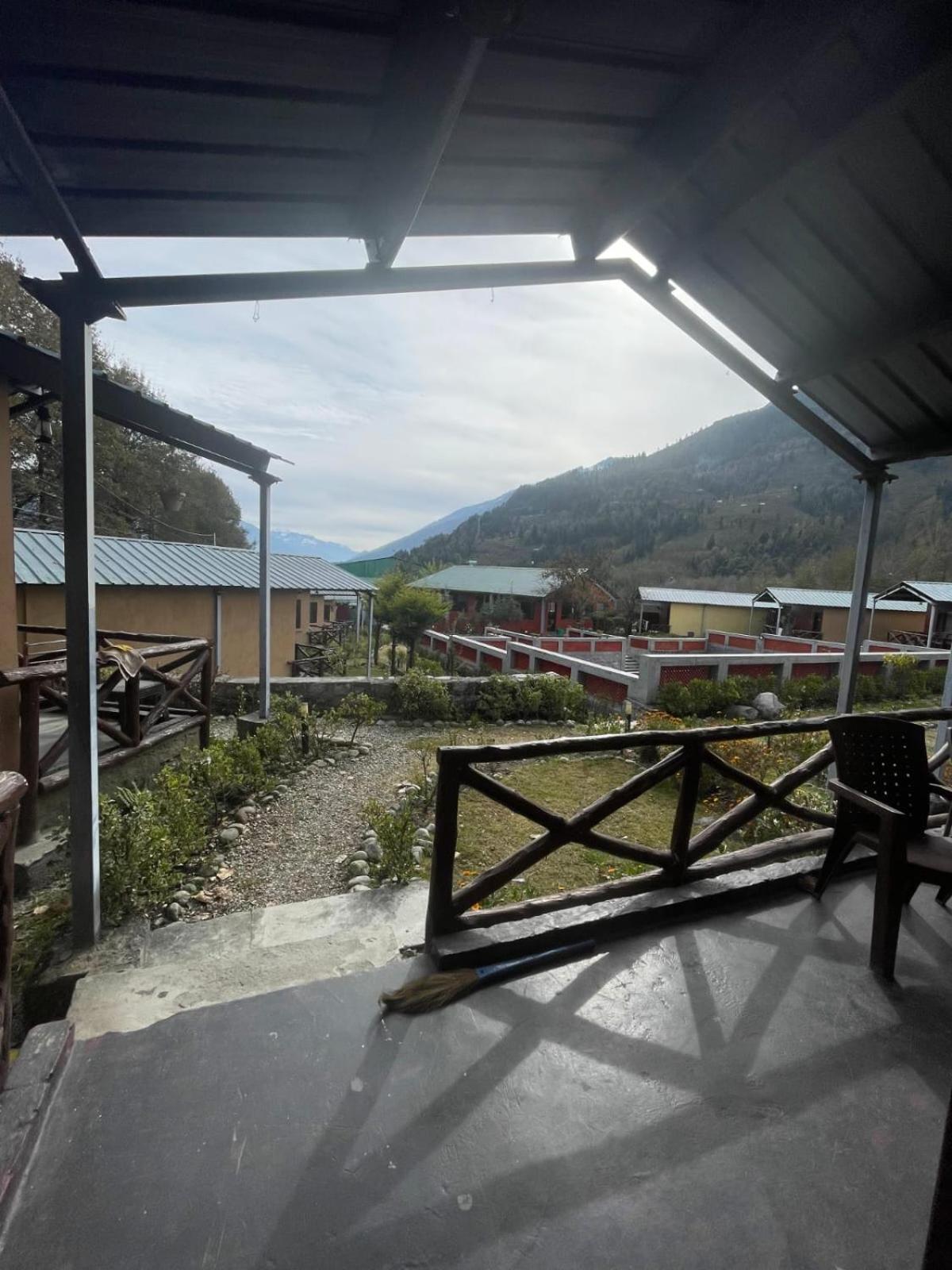 Hotel Flora Hills View Manāli Exterior foto